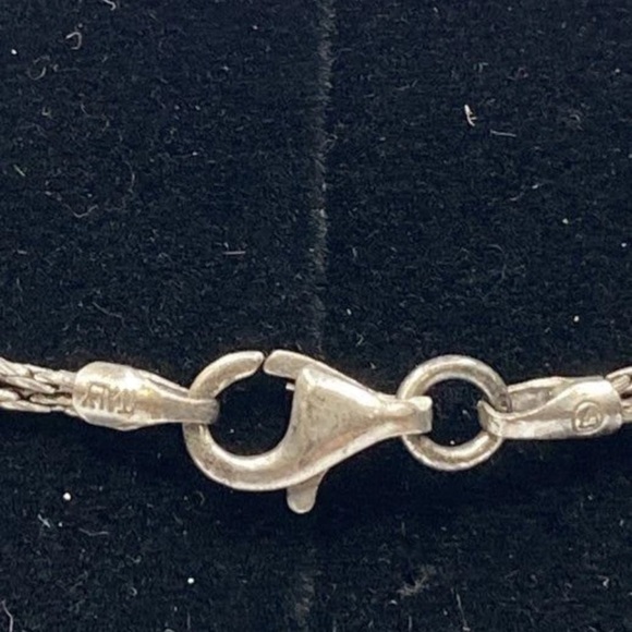 Elegant Silver Vintage Necklace with Clear Pendant - Picture 5 of 6